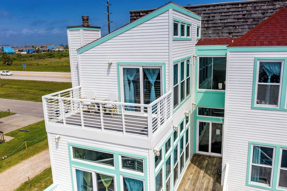 Beachfront Melody by Ryson Vacation Rentals