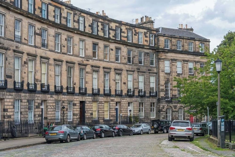 JOIVY Gorgeous Georgian Flat