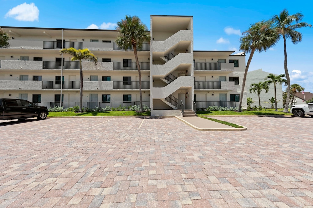 Loggerhead Cay 472 - Beach Front Pet-friendly