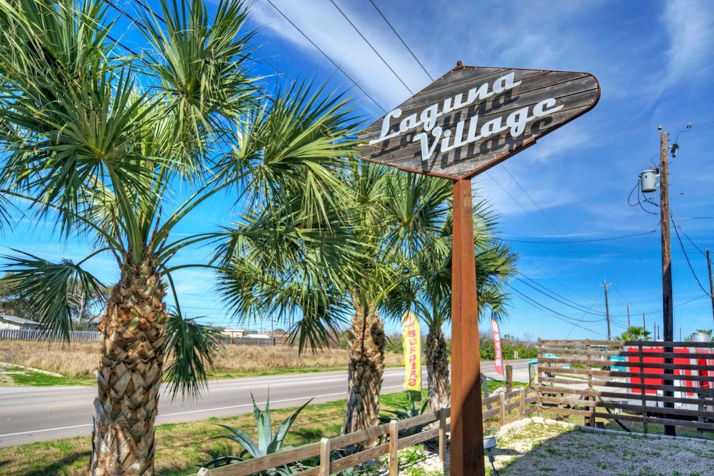 Sleeps 31 2 Homes w/ Boat Dock + Waterfront Pool Laguna Village Getaway