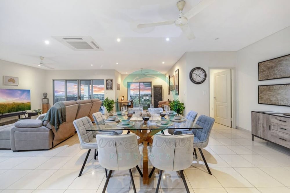 ZEN Imperial 4-br Stylish Penthouse in CBD Pool - Image 3