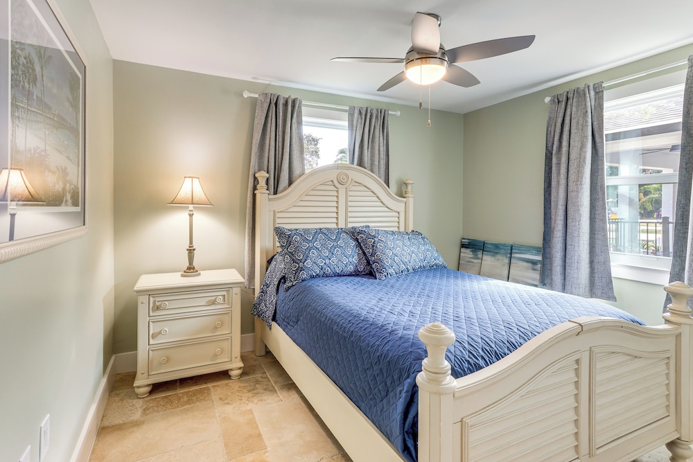 Walk to Parks, Eats & Bars: Stuart Home w/ Patio