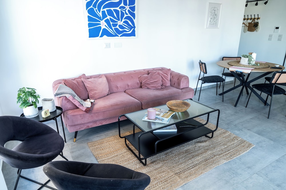 3BR Skyline Retreat on the 24th Floor