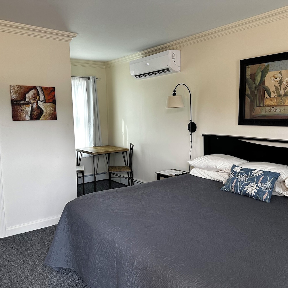 The Whitetail and Suites