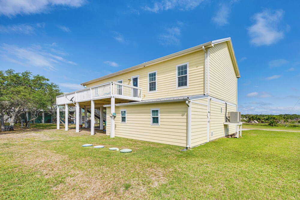 1 Mi to Marina: Rockport Vacation Rental view 3