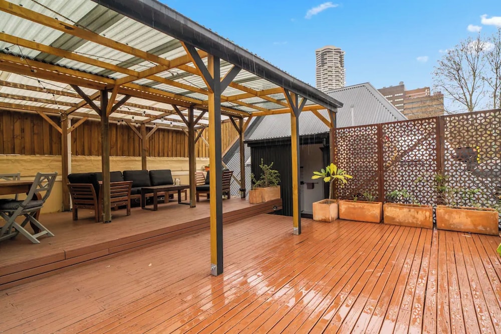 Cozy Apartment w/ Terrace Close to City Center