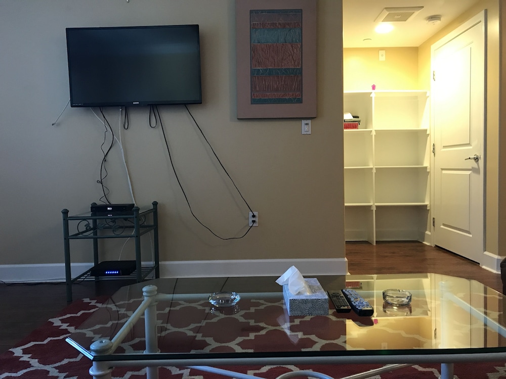 2 Bed 2 Bath in Studio City