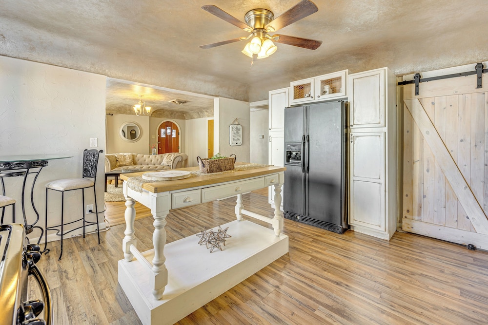 3 Mi to Pueblo Riverwalk: Quiet Home w/ Patio