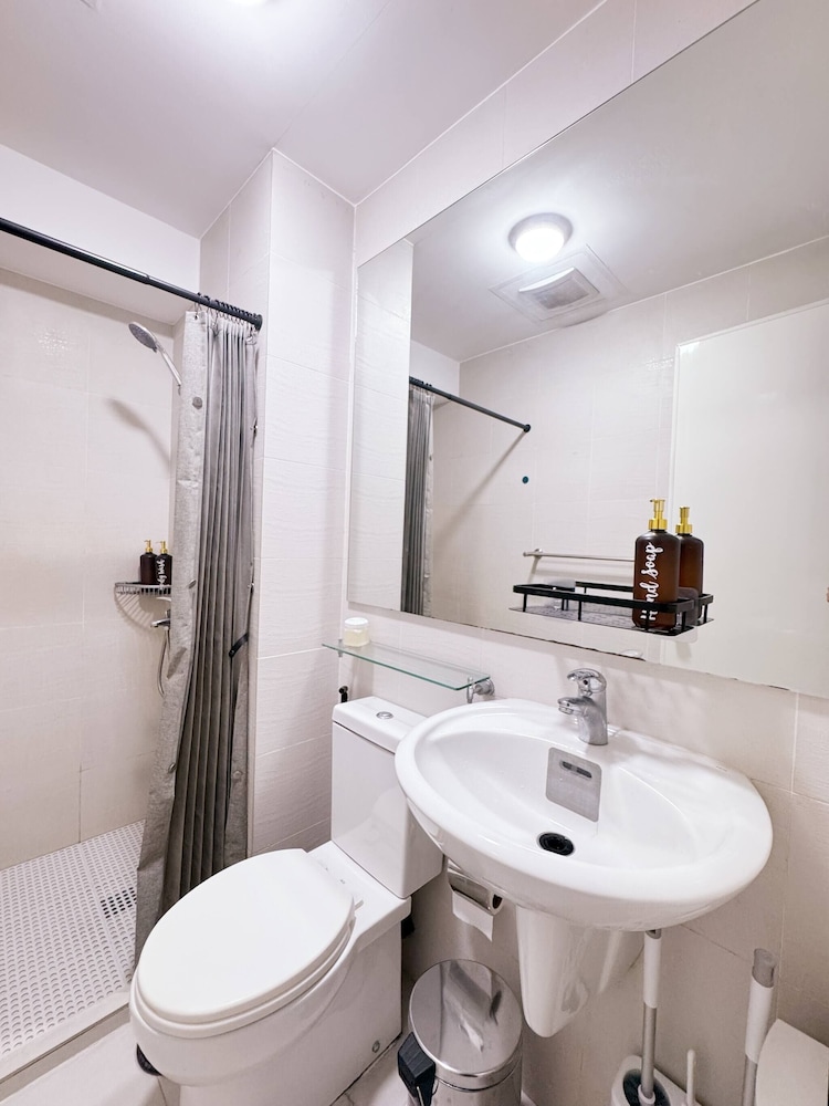 Stunning 42nd Floor Apt With Netflix