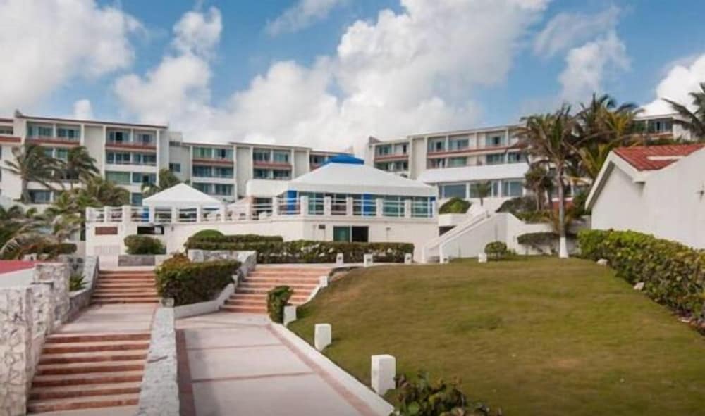 Hotel Solymar Cancun Condos - Image 1