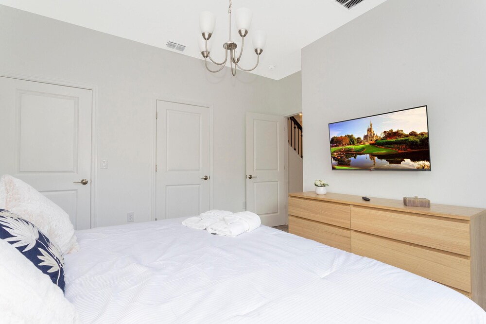 4257 PD - Storey Lake - Luxury 4 Bed Villa Private Pool - Image 3