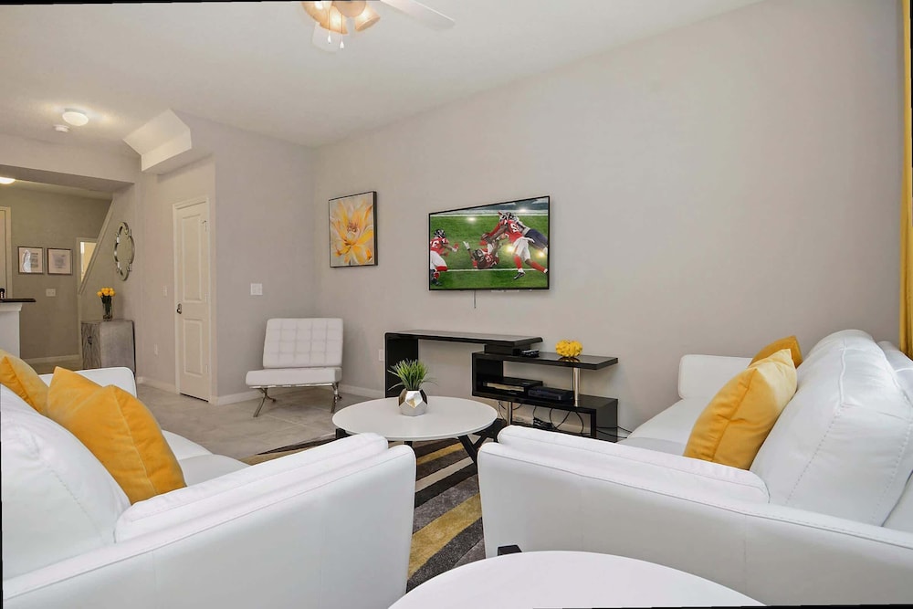 Modern 4BR Townhome Near Disney in Gated Resort