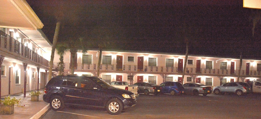 Carriage Inn Motel view 3