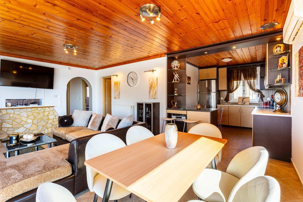 Seaview Nature Retreat - Filiatra s Cozy Hideaway