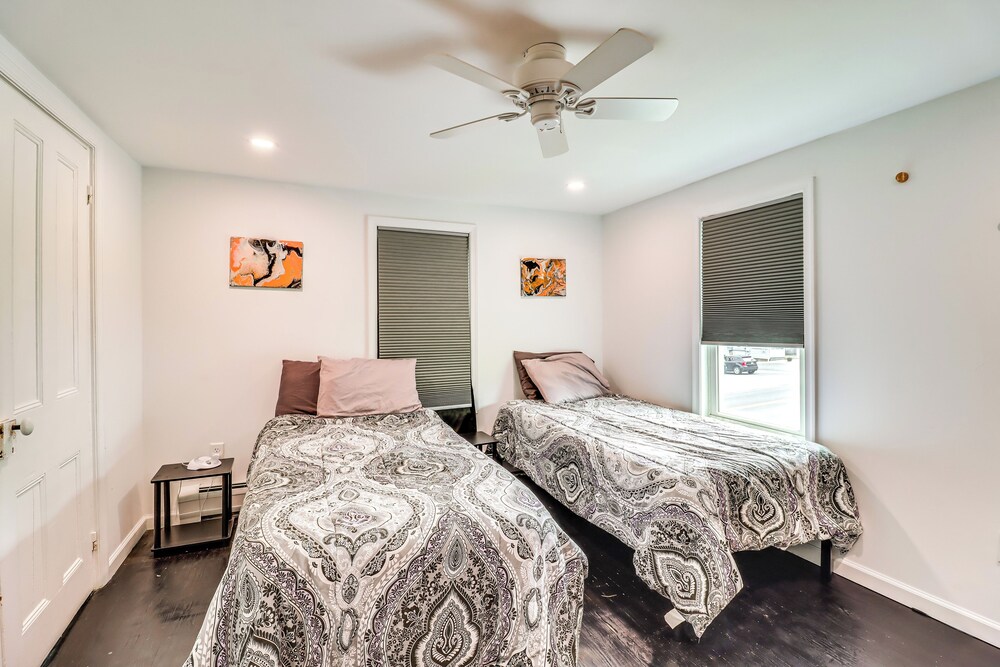 Ski, Hike & Fish: Pet-friendly Home in Saylorsburg