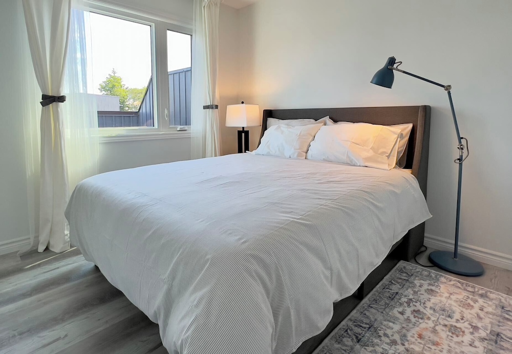 Bentley Commons Fallsview Towns