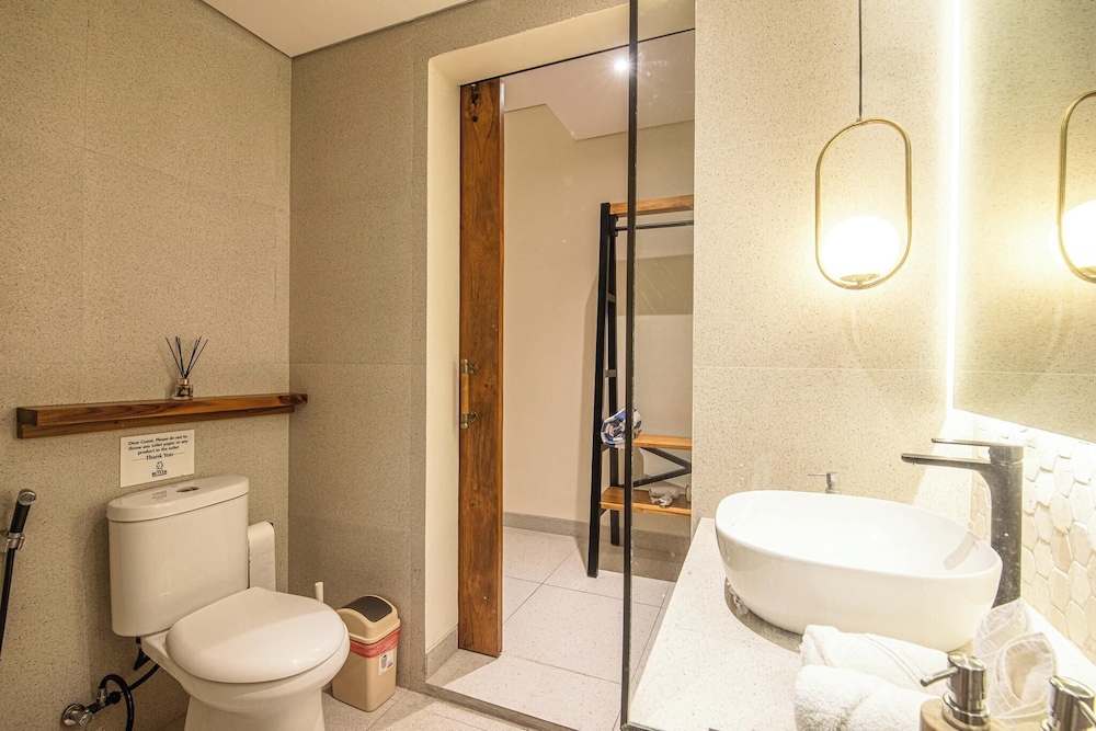 Elegant 4BR Seminyak Villa 10min From the Shore