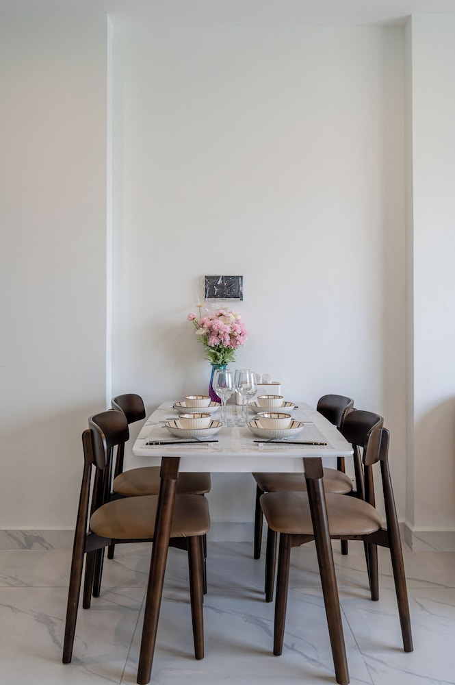 LA Nest 2 Bedrooms The Beverly - Vincom