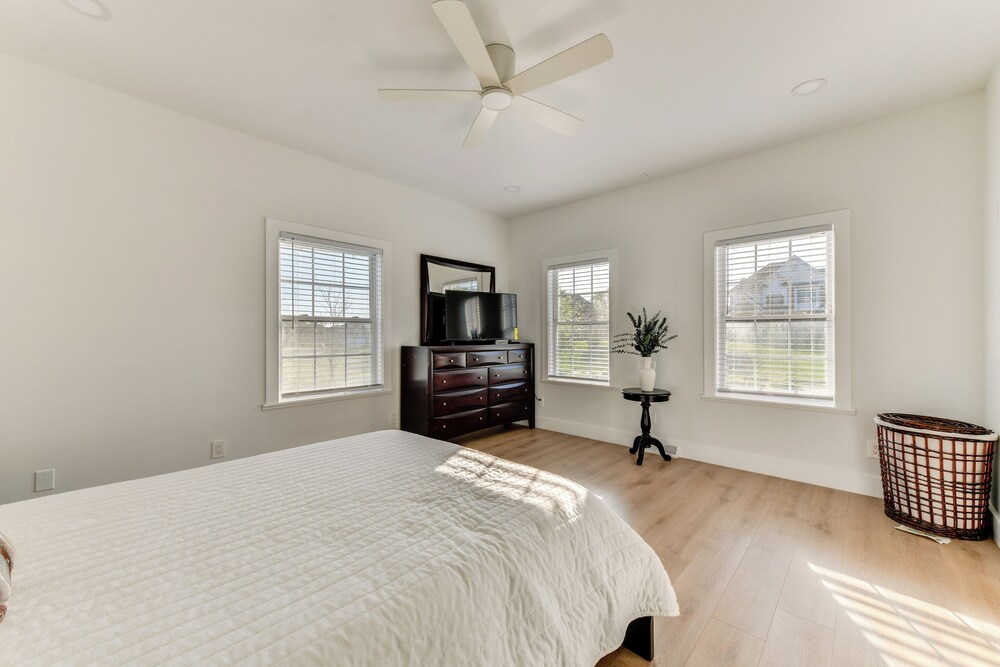 Pet-friendly Lake Norman Retreat w/ Deck & Grill