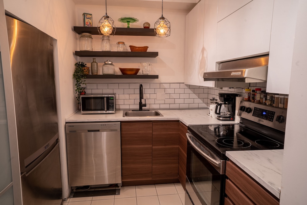 SUPERB 1 Bed Apt. Steps Away From Metro