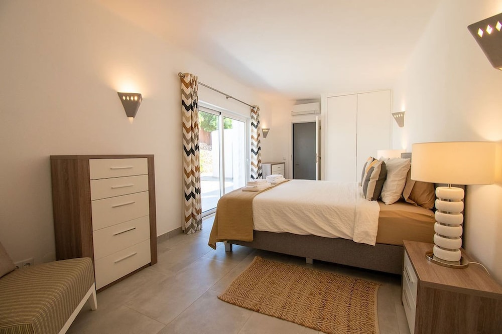 Lavanda Magnificent Five Bedroom Villa in Carvoe