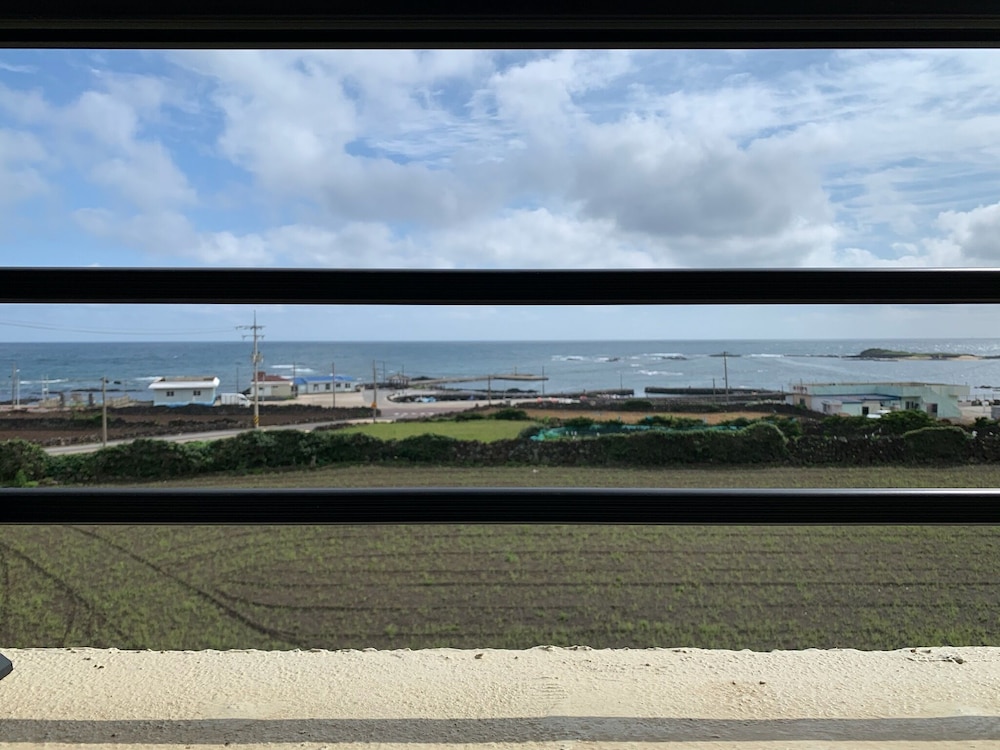 Jeju Cloudy Field House