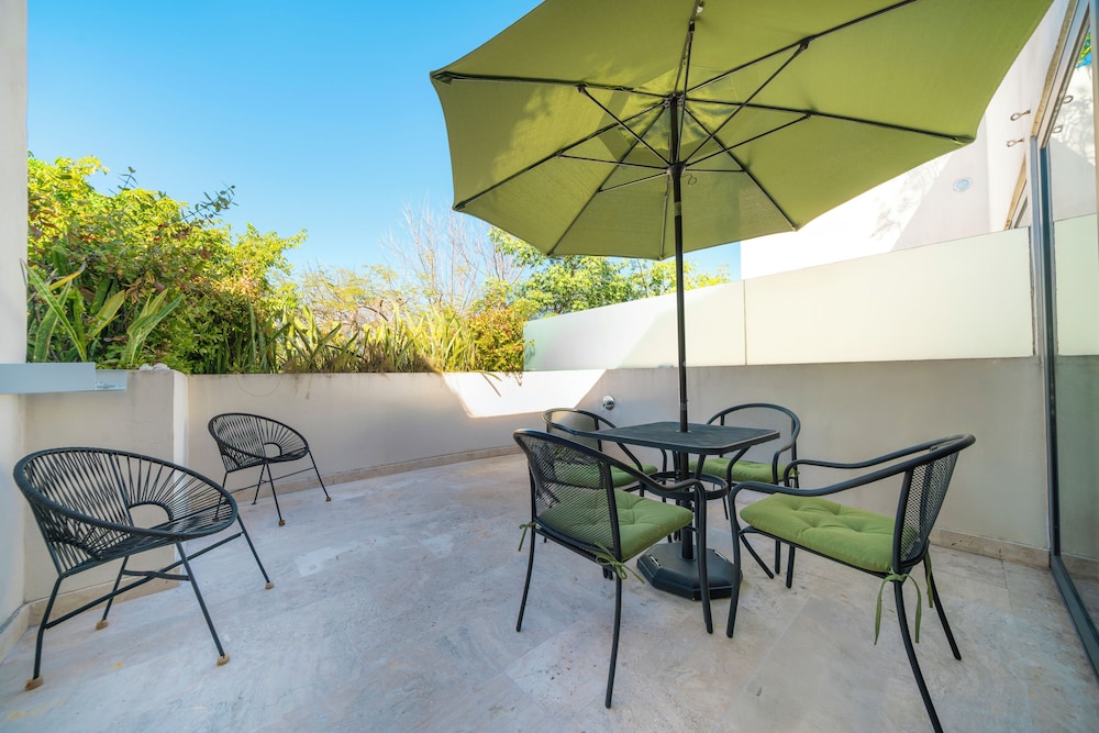 2 BR Condo with Rooftop Pool - Terrazas
