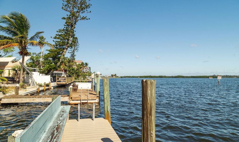 Coastal Breeze Siesta Entire 4-unit Complex With Dock