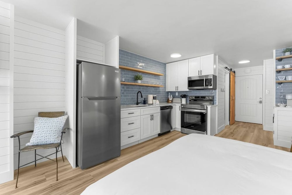 Beach Front Ocean View Condo - Top of the Gulf 521