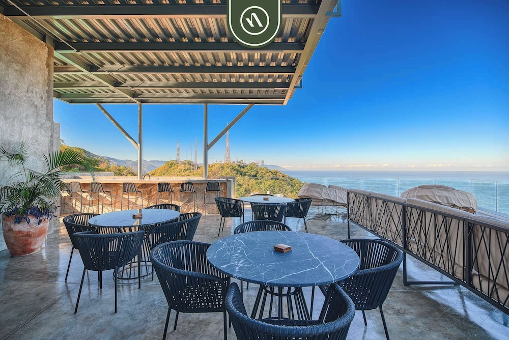 Ecofriendly 2BR Condo - Private Jacuzzi - Rooftop