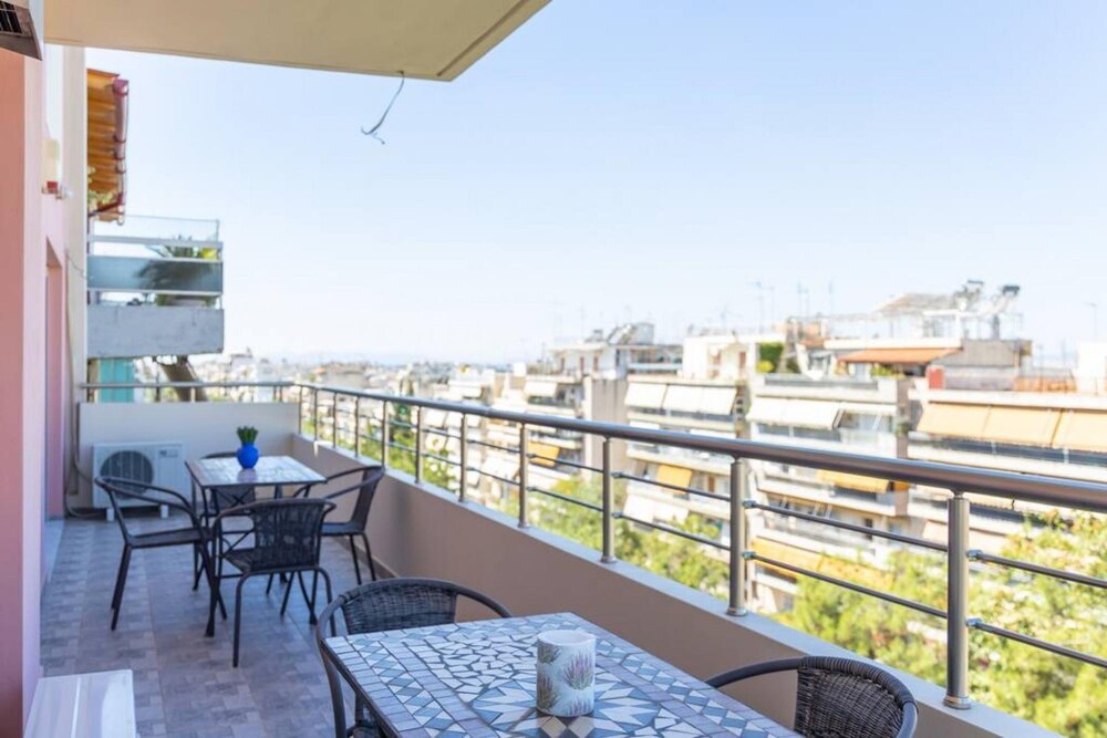 Petralona Dazzling top Floor 2BD AP