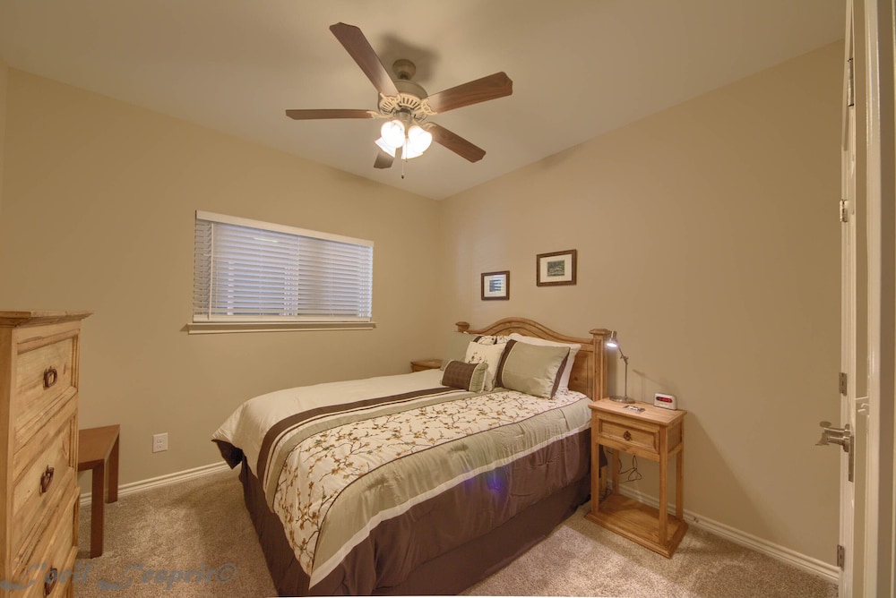 River Time Rg210 3 Bedroom Condo by RedAwning view 4