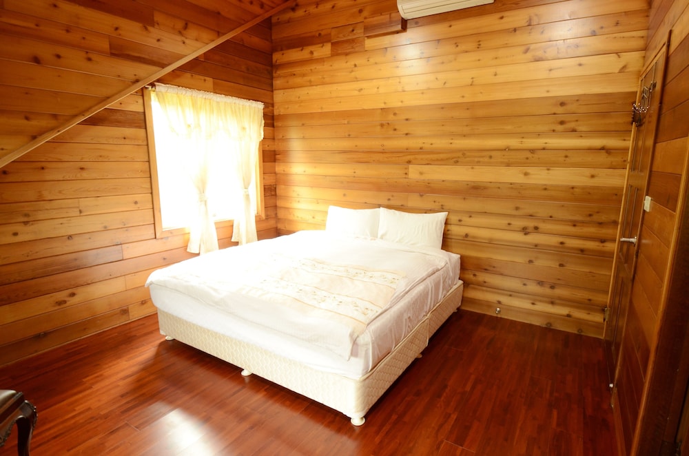 Hsinchu Emei Canadian WoodHouse Homestay