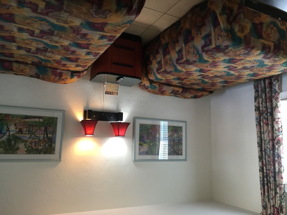 Travelers Inn