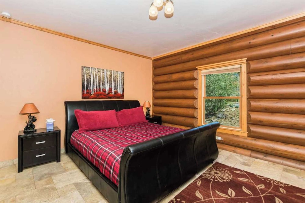 Sleeps 27 2 Homes Near the Lake, Hot Tub + Views Castle Glen Estates