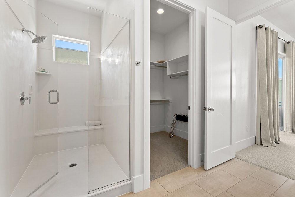Villa #11 Adventure Retreat At Bloomington Villas 4 Bedroom Townhouse