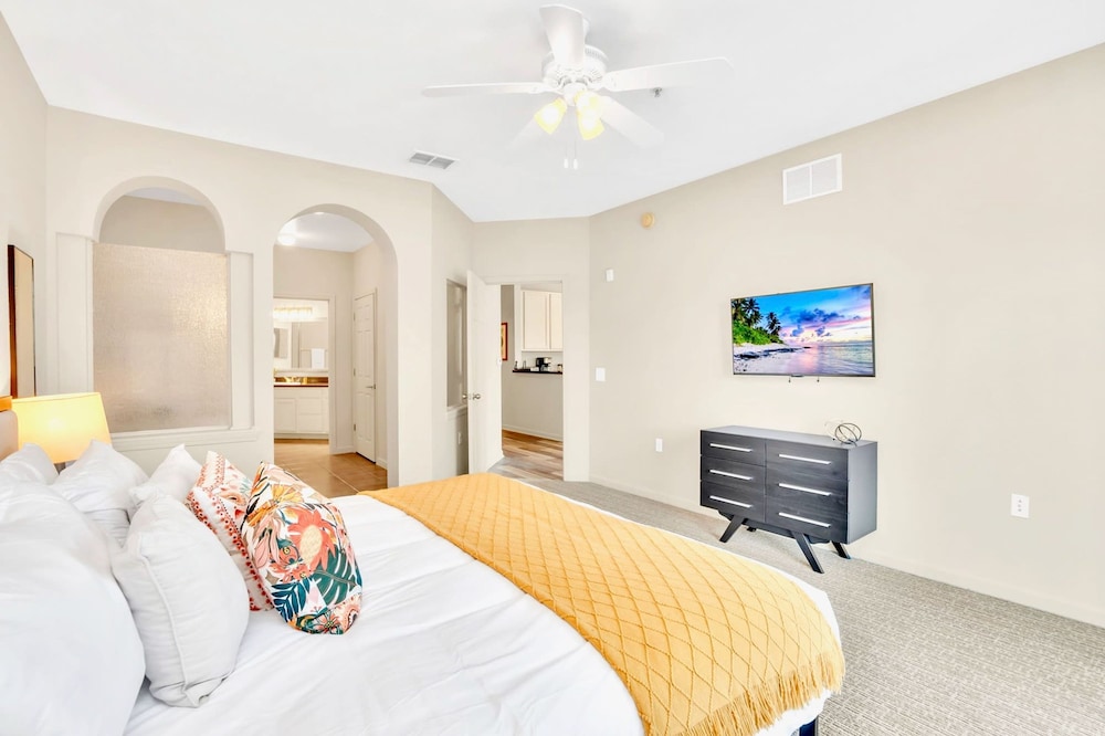 3BR Condo - Pool Hot Tub Sauna - Near Disney