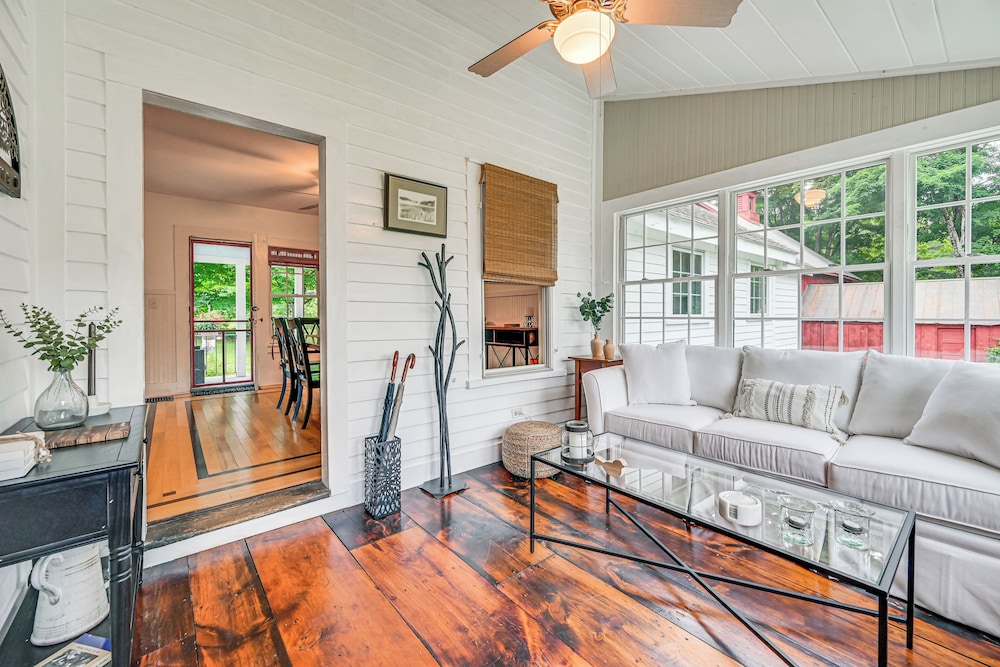 Historic Farmhouse Near Mountains & Colleges!
