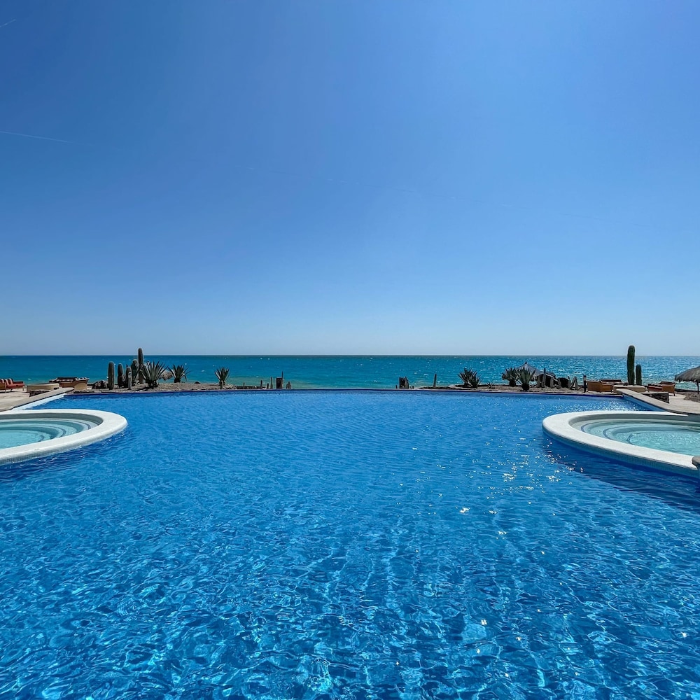 Splash Into Style Ground Floor Poolside Condo