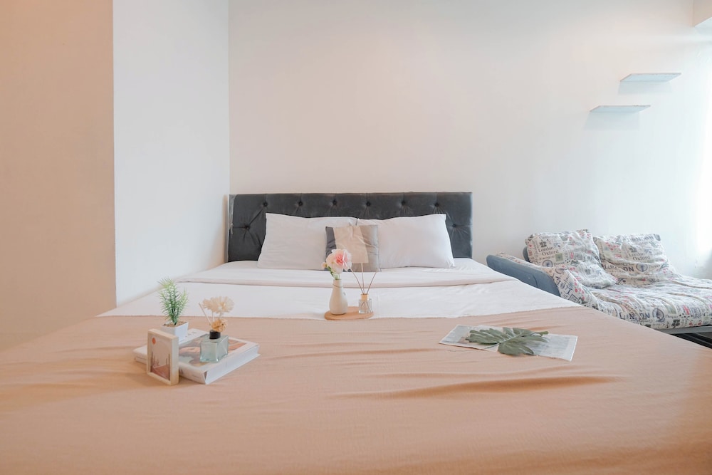 Neutral Studio Room At Grand Kamala Lagoon Apartment