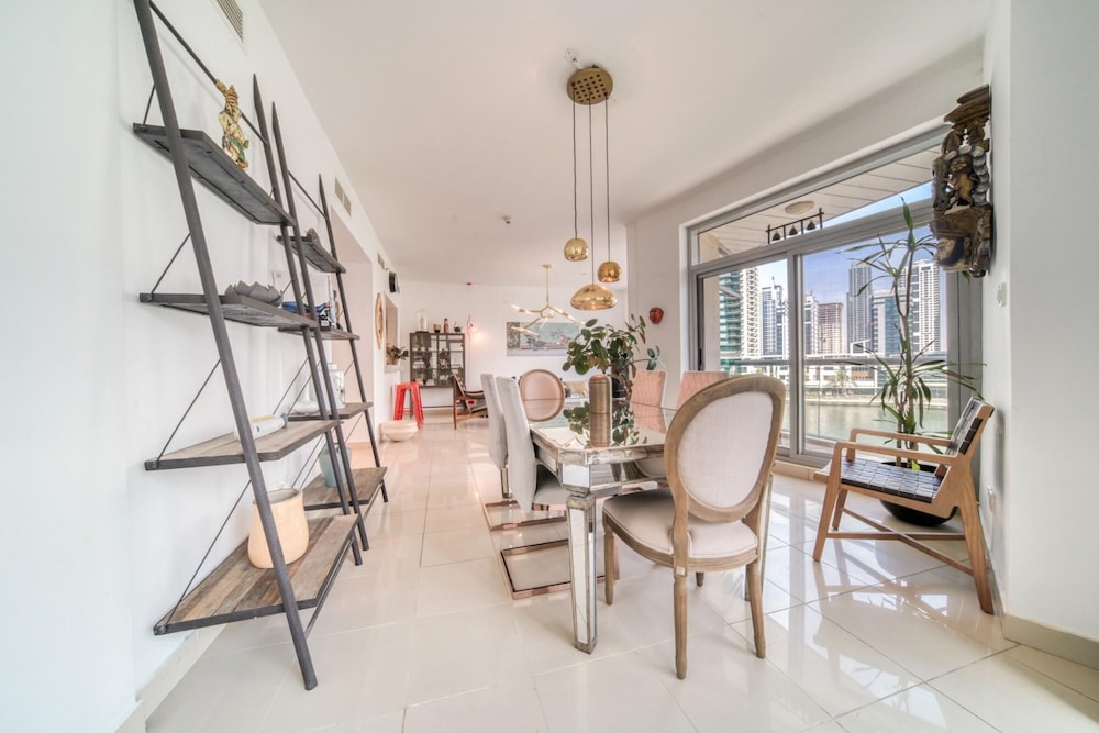 Enchanting 1BR w Balcony Overlooking Dubai Marina