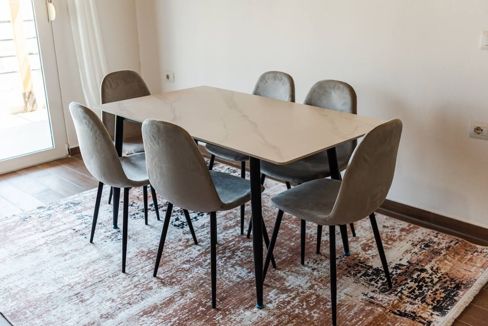 Hillside Apartment Gjirokast r 2