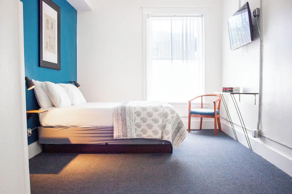 11th Avenue Hostel