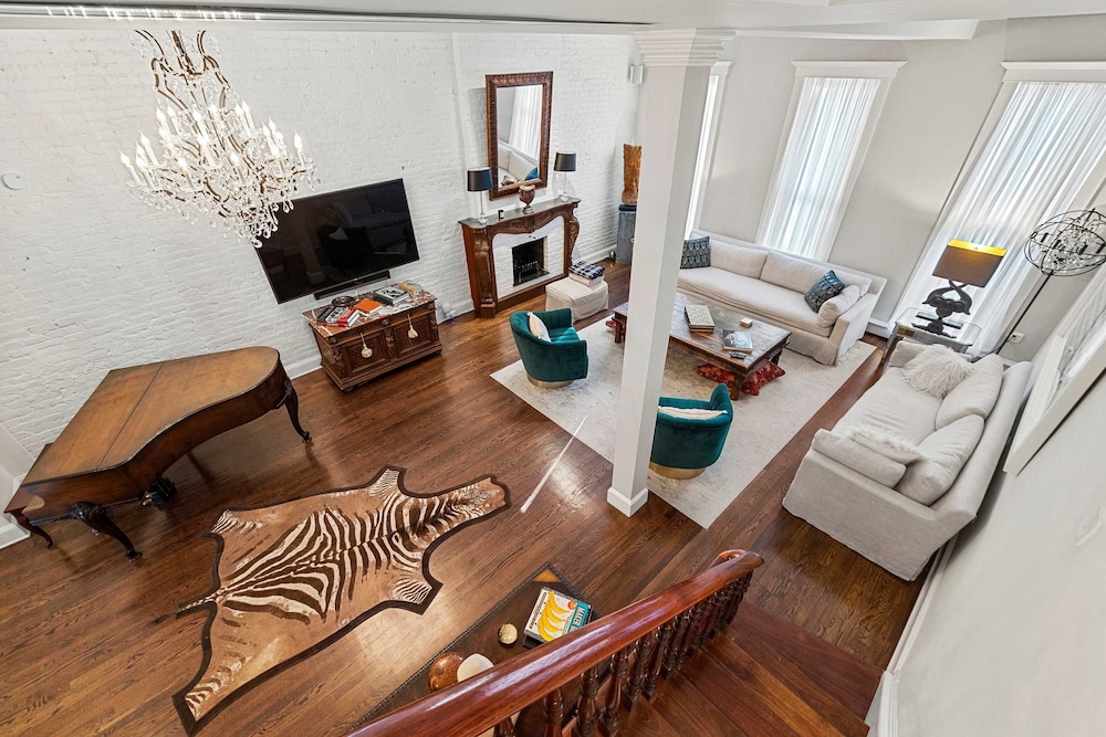 Gramercy Manor Triplex w Private Deck Garden