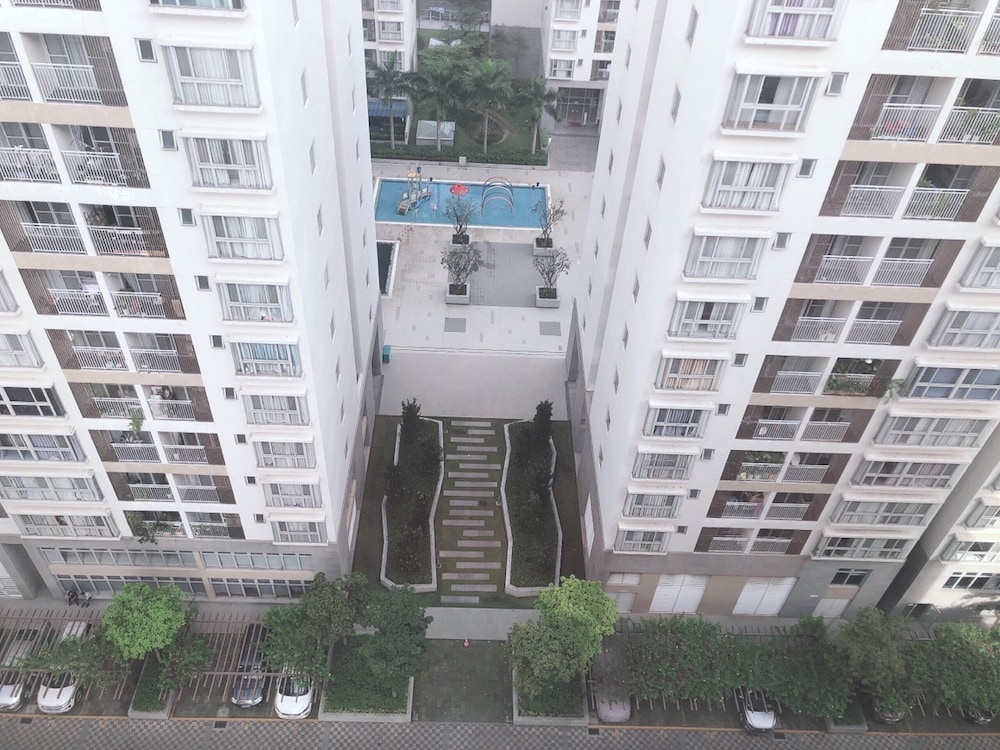 Modern Apartment in Scenic Valley Phu My Hung D7