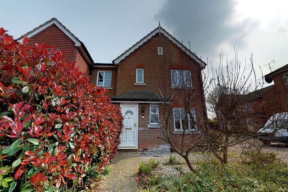 Stayzo Oaklands Near Hatfield Town Centre view 3