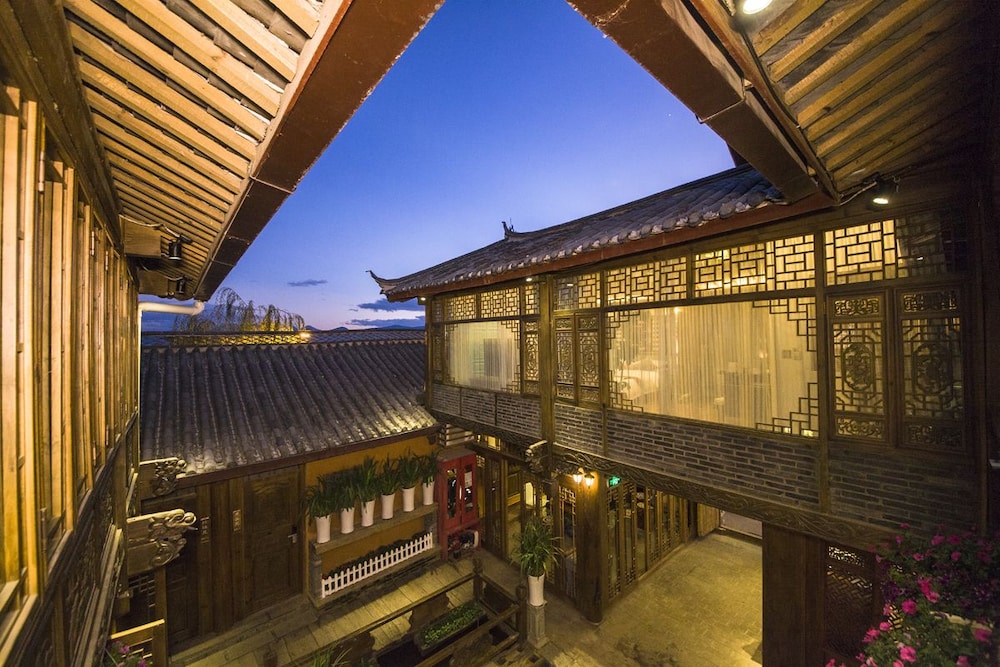 Hua Zhu Fansu Yunju Homestay