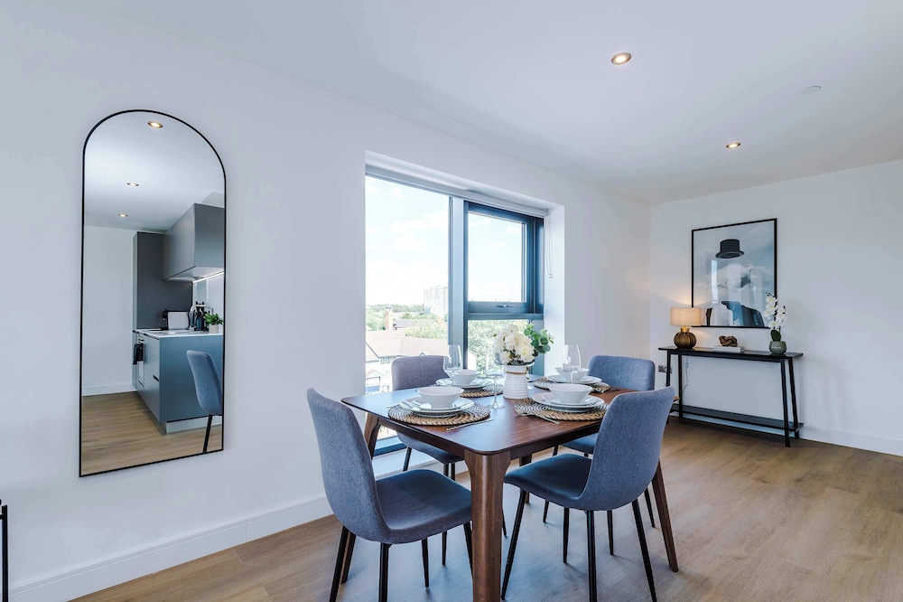 Premium City Penthouse Ideal For Business