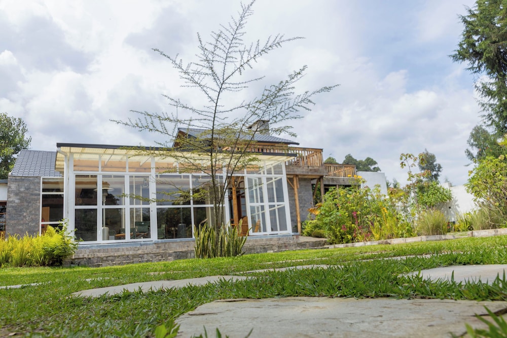 Footprints kinigi lodge