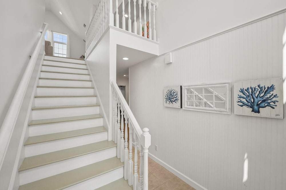 723 Seahorse Road - Newly Renovated, 5-bedroom Oceanside Home